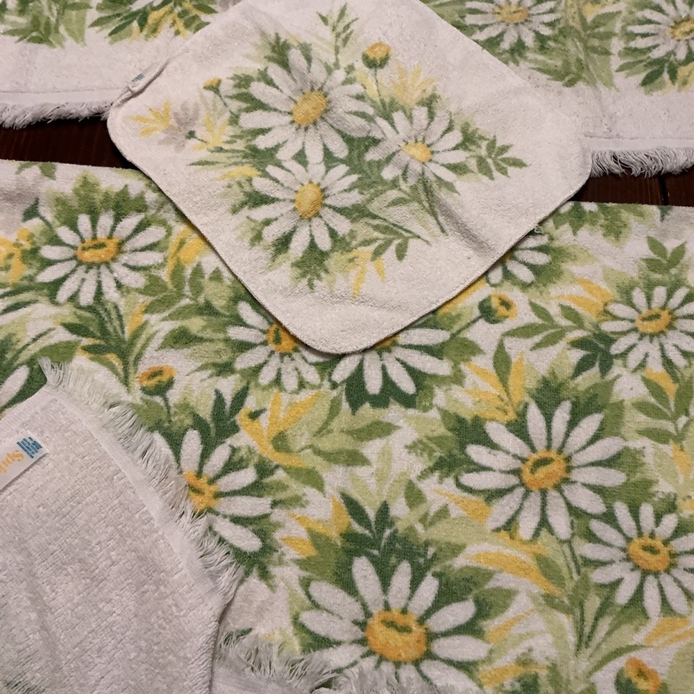 Vintage Set of Springmaid Bath Towels Each measure - Picture 11 of 14